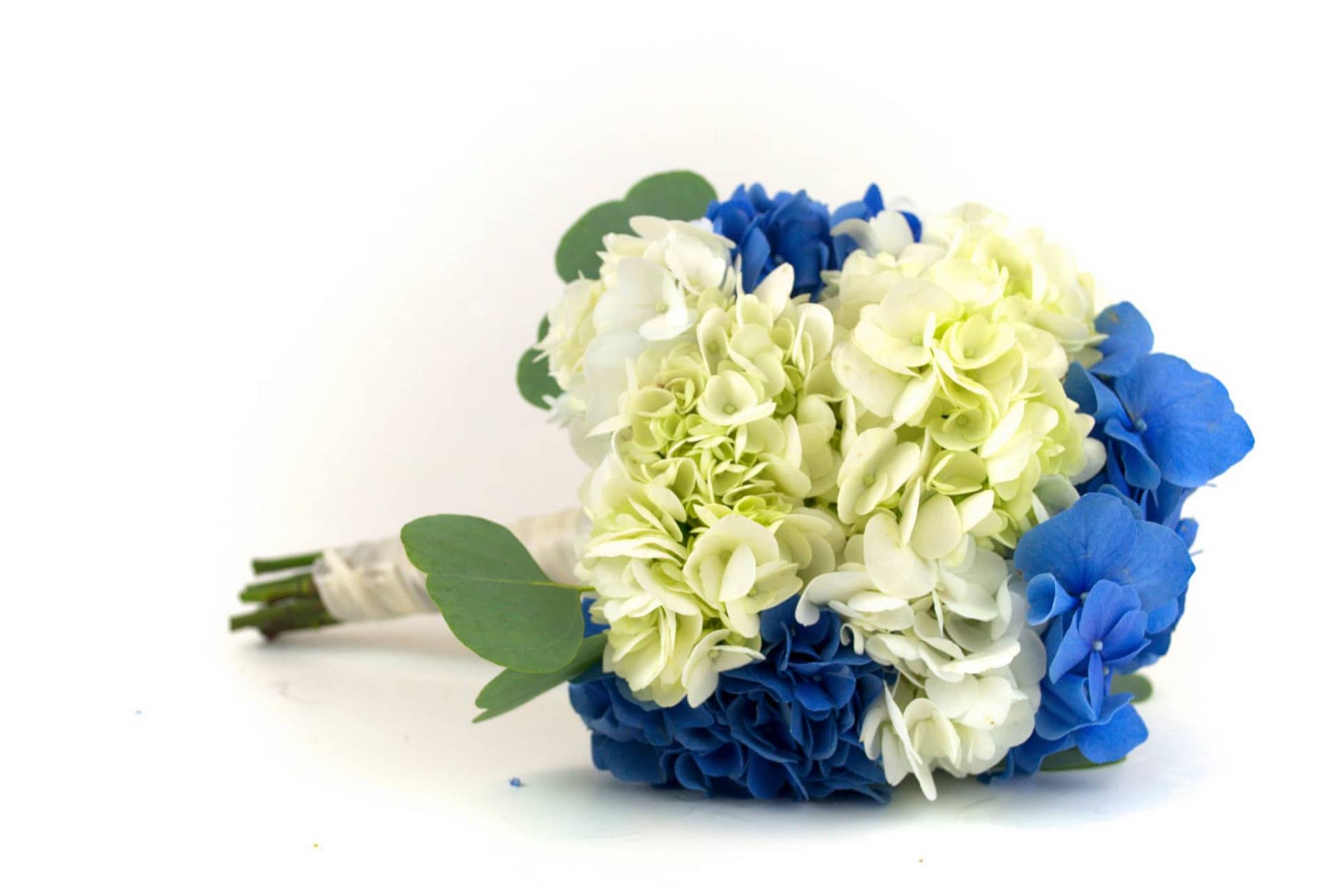 blue-white-palette-wedding-bouquet-minneapolis-mn